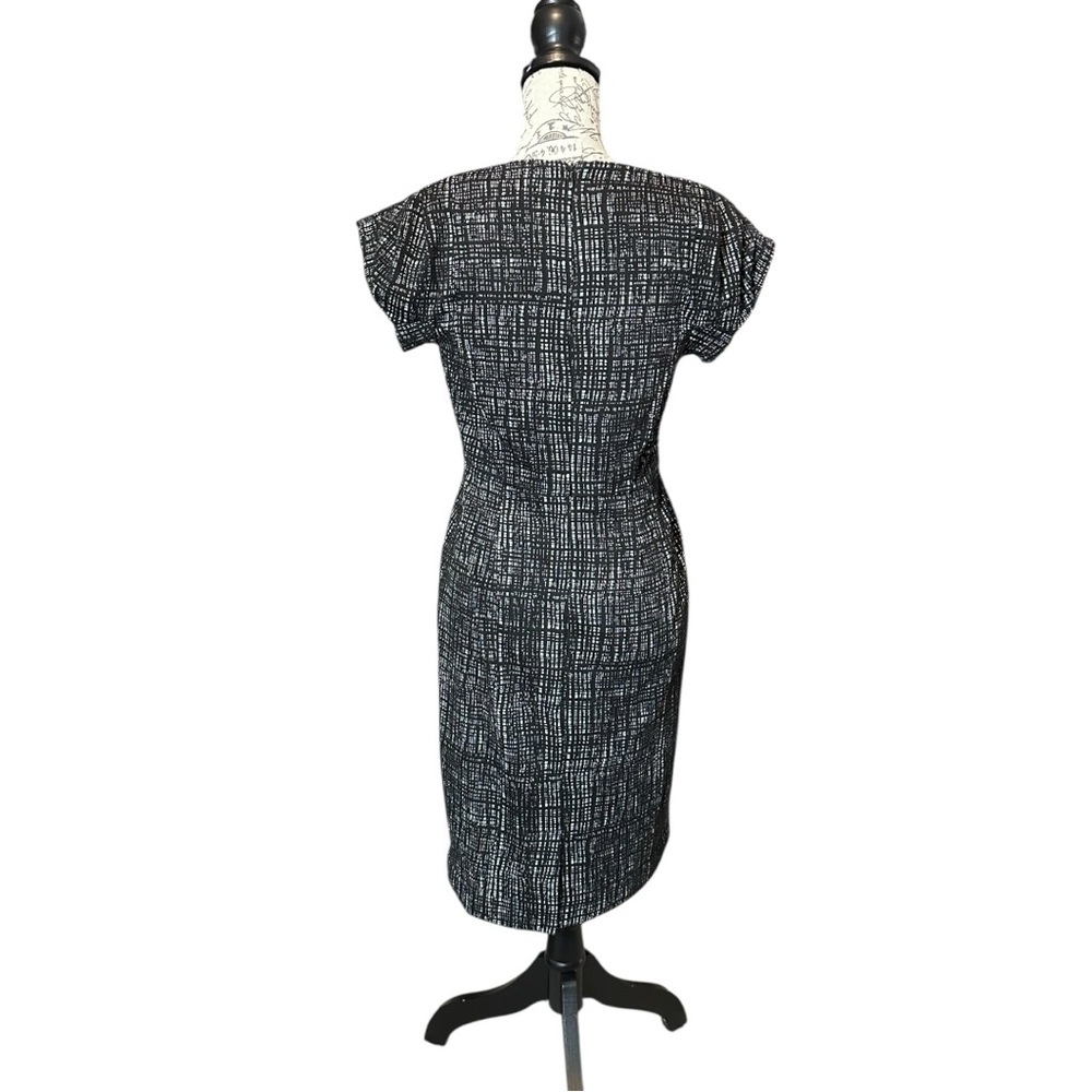 Calvin Klein Short Sleeve Black and White Midi Dress Size 4 NWT - Picture 2 of 5